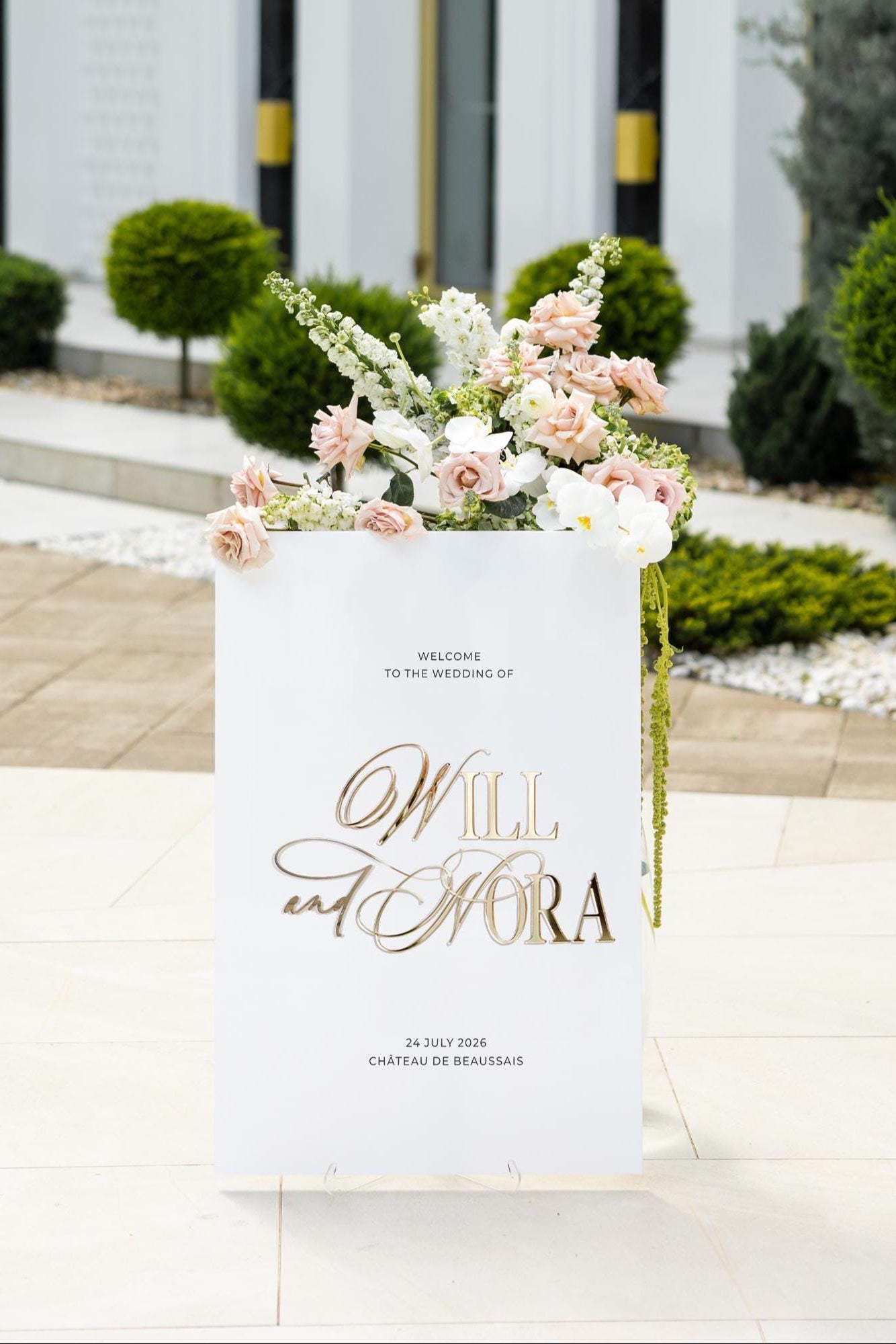 White and gold wedding welcome sign with 3D mirror names displayed at ceremony
