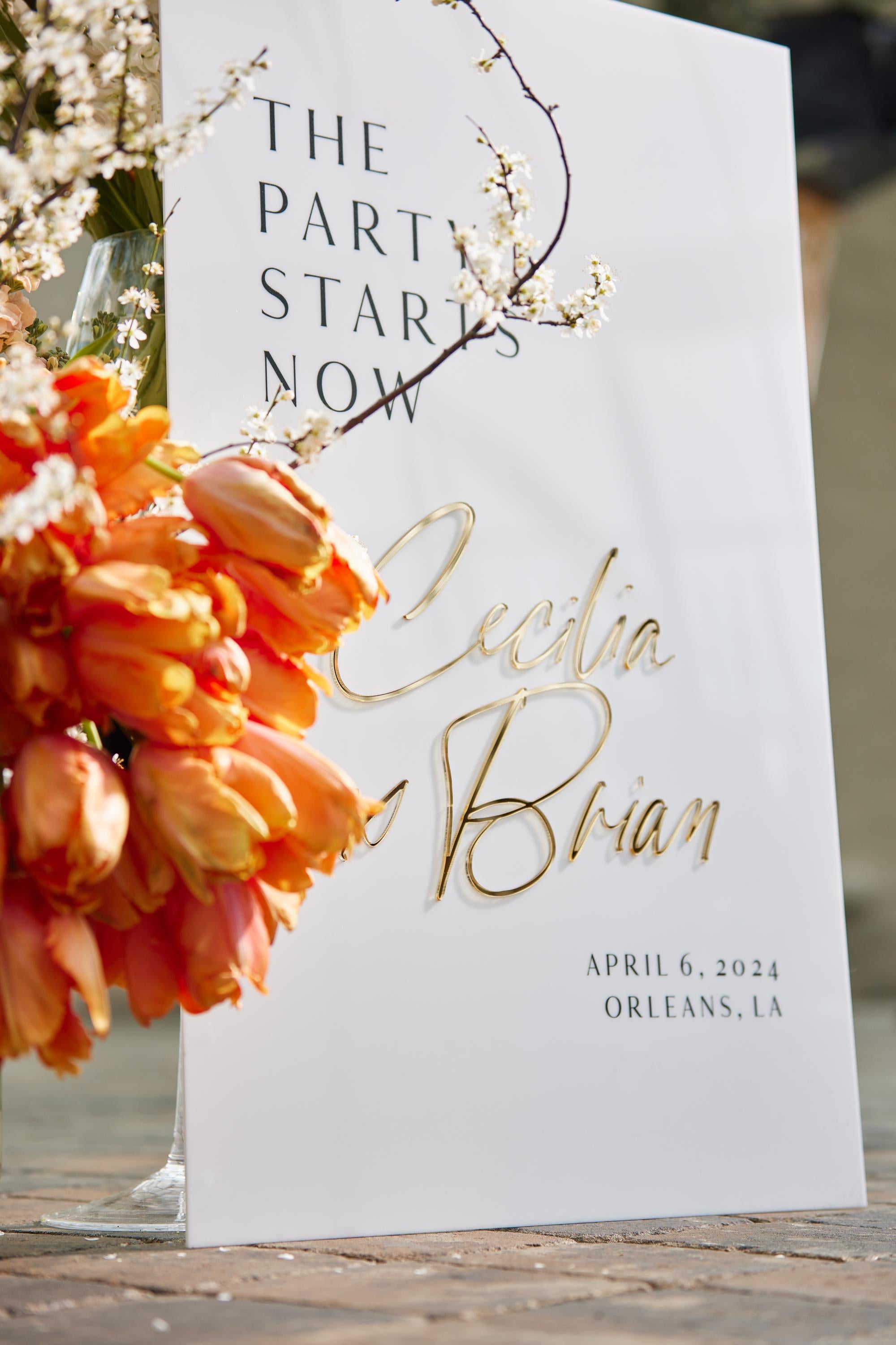 Personalized white acrylic wedding sign with elegant 3D gold mirror names
